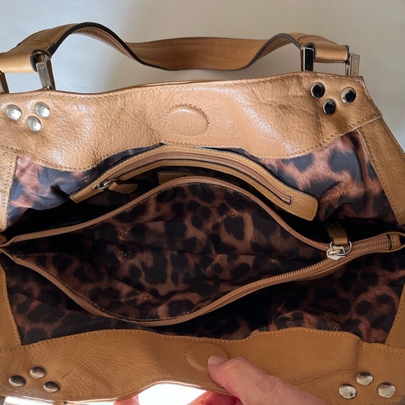 B Makowsky Carmel pebbled leather med double strapped hobo/handbag EUC - Picture 6 of 9